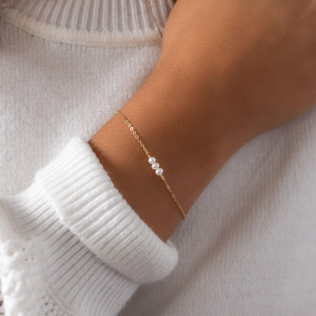 Minimalist Pearl Bracelet - Natural Freshwater Pearl Bracelet - Gifts For Her - Simple Bracelet - Wedding Jewelry - Gold Beaded Bracelet